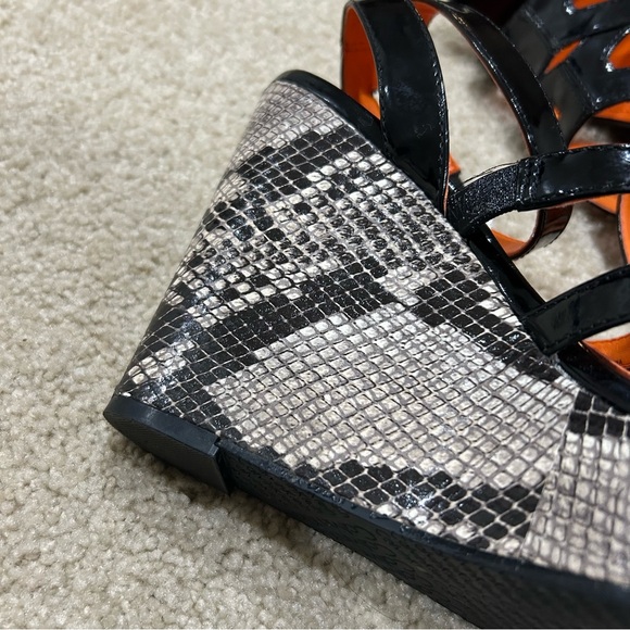 CALVIN KLEIN Patent Leather Wedge Sandals Size 8M - Picture 8 of 10